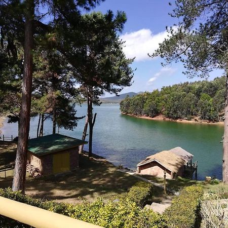 Le Chateau Du Lac De Mantasoa Luaran gambar