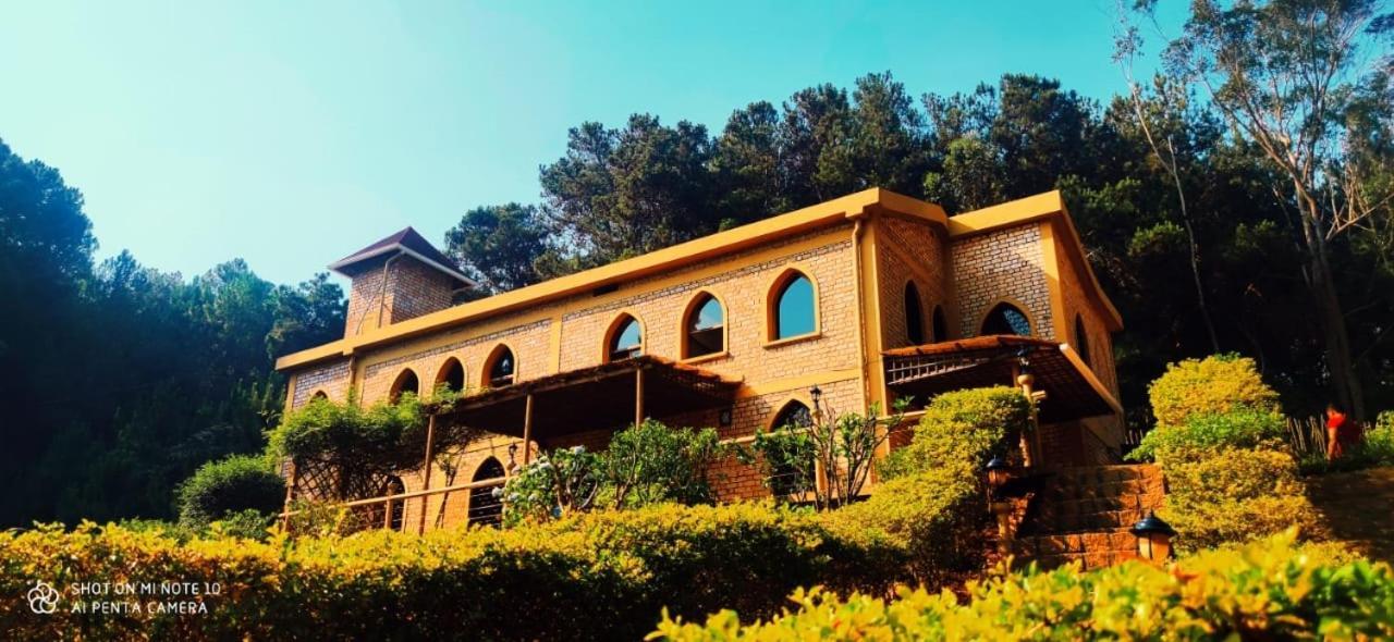 Le Chateau Du Lac De Mantasoa Luaran gambar