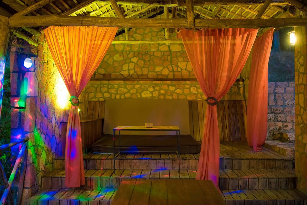 Le Chateau Du Lac De Mantasoa Luaran gambar